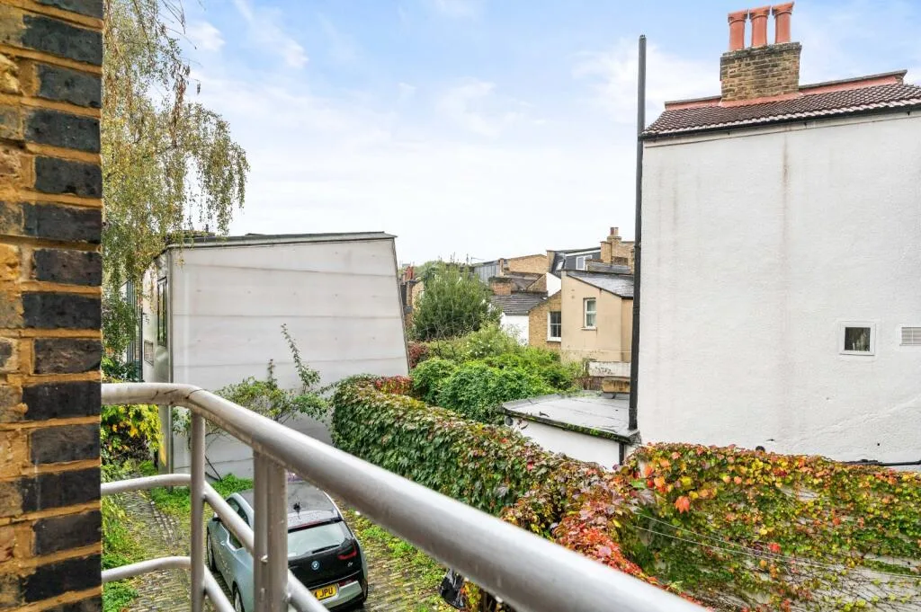 2 bedroom detached house for rent