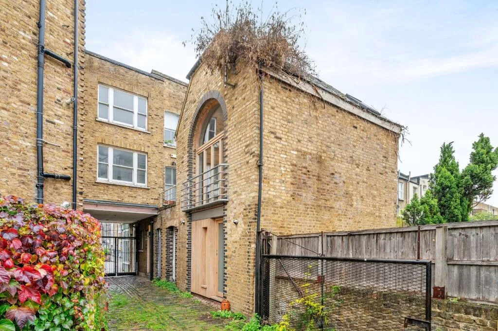 2 bedroom detached house for rent