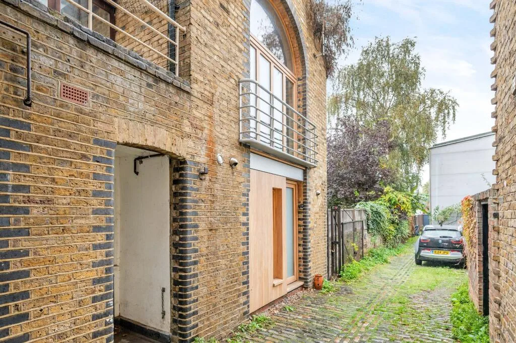 2 bedroom detached house for rent
