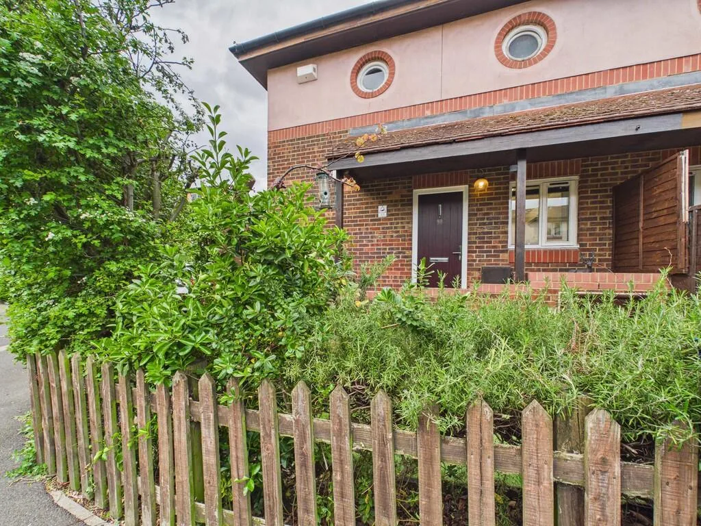 1 bedroom end of terrace house for rent