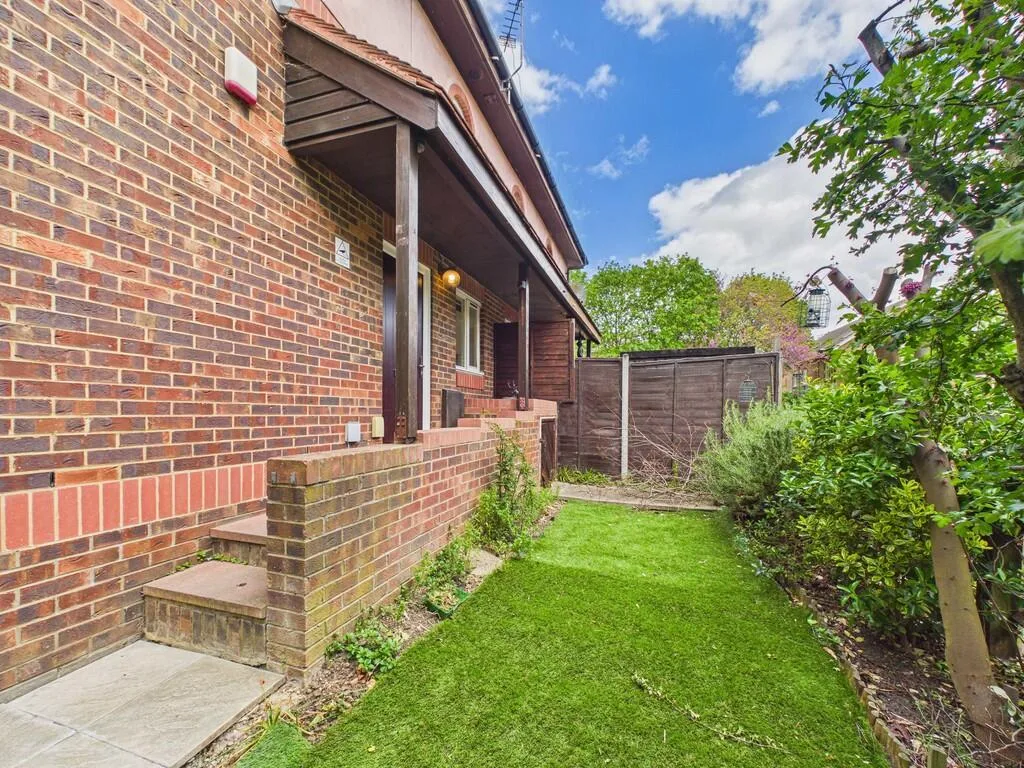 1 bedroom end of terrace house for rent
