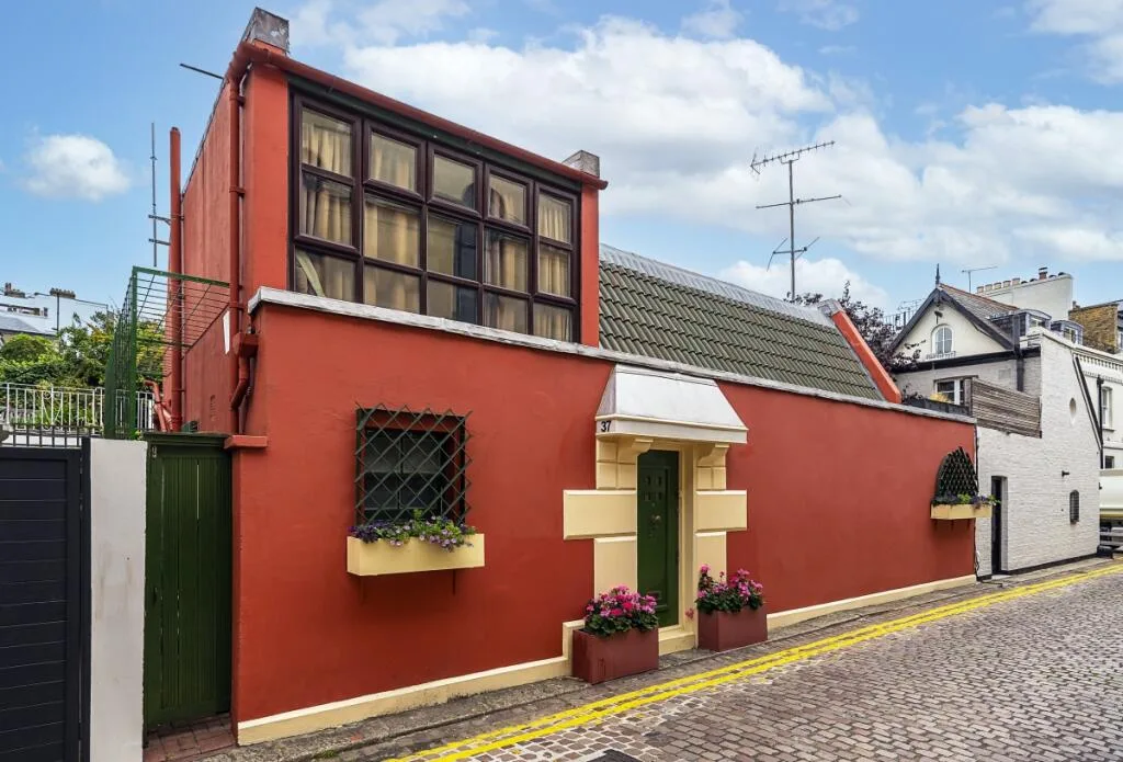 2 bedroom mews property for rent