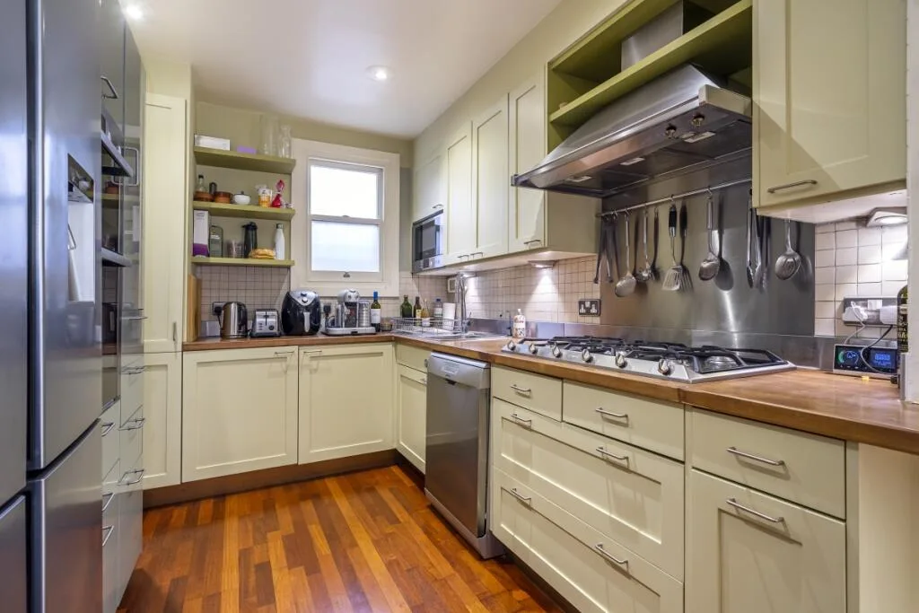2 bedroom mews property for rent