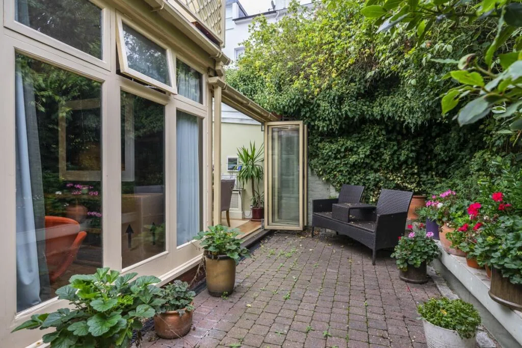 2 bedroom mews property for rent