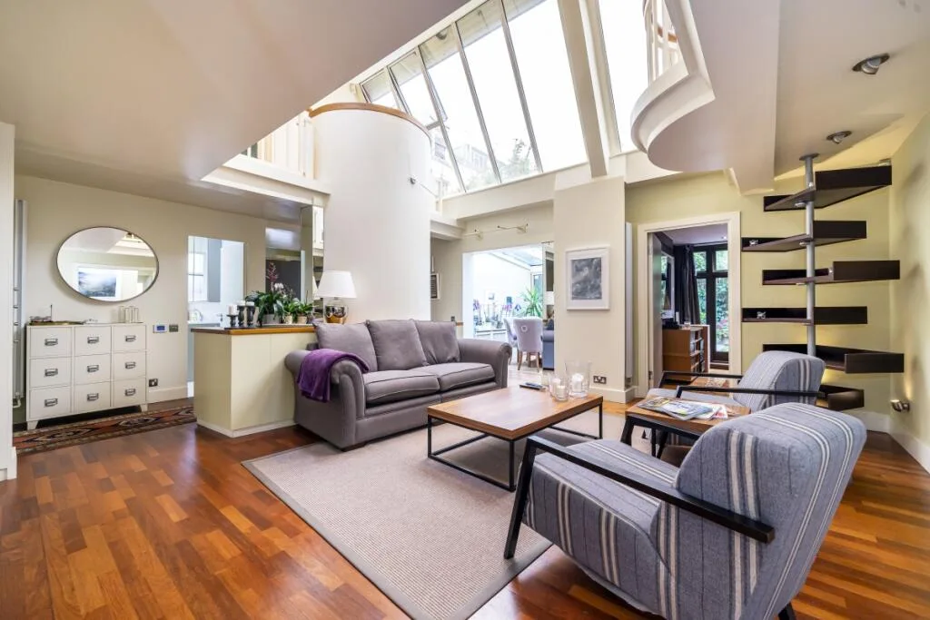 2 bedroom mews property for rent