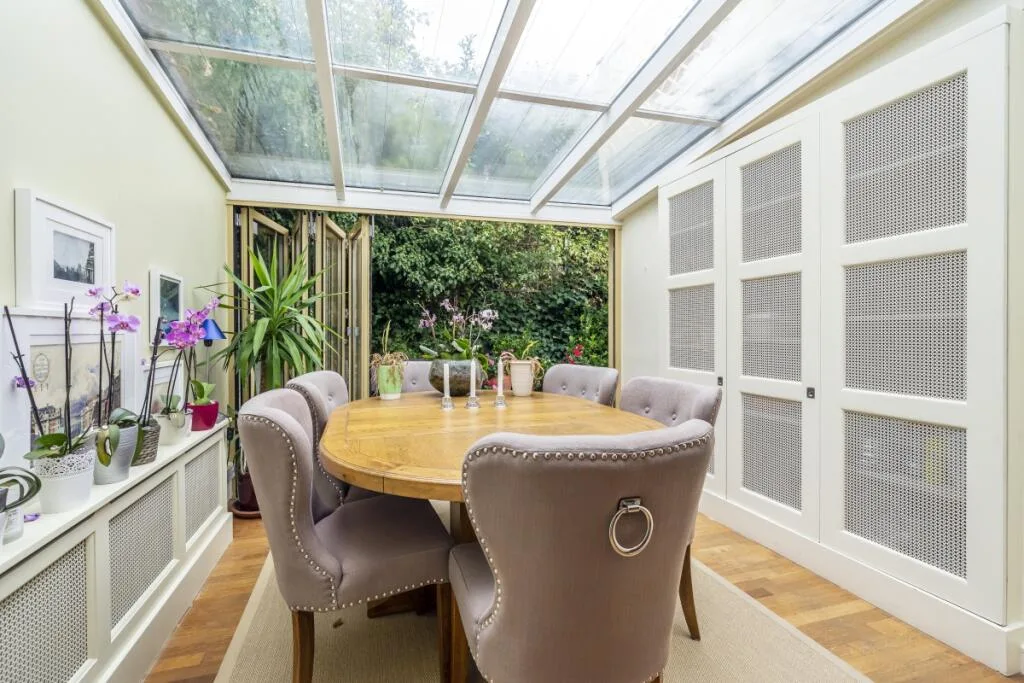 2 bedroom mews property for rent