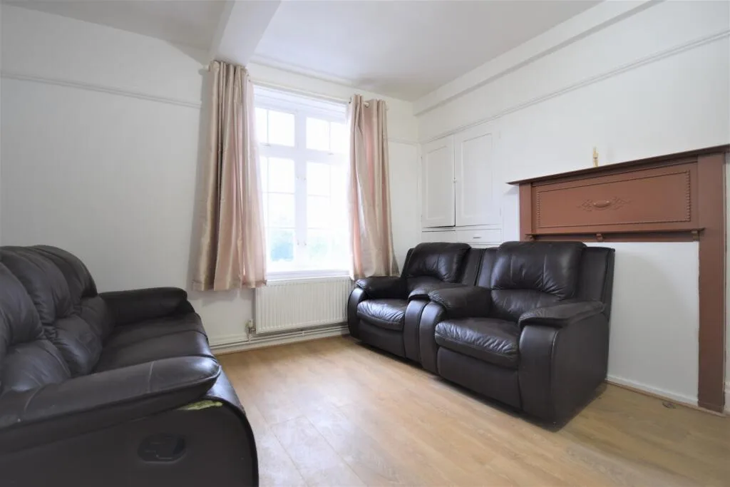 3 bedroom flat for rent