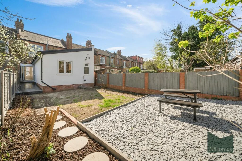2 bedroom ground floor flat for rent