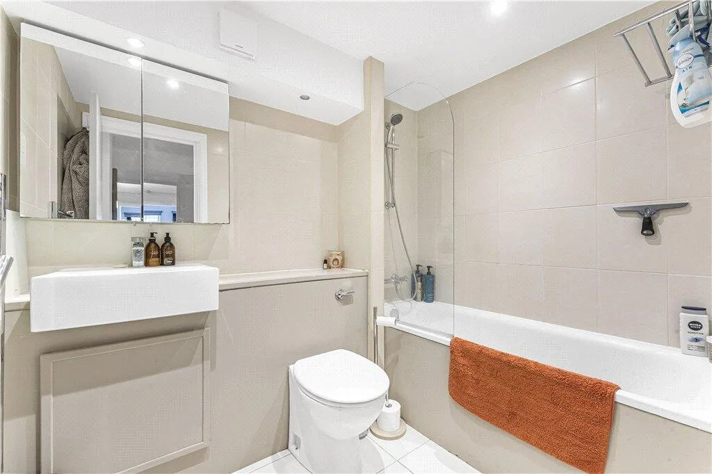 1 bedroom maisonette for rent