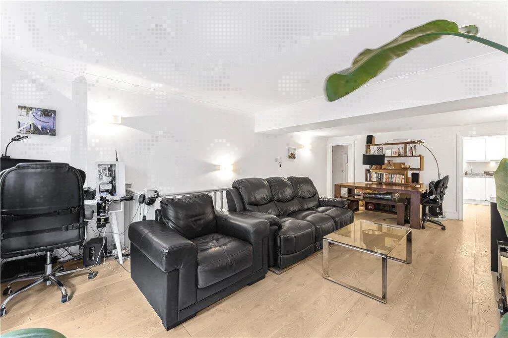 1 bedroom maisonette for rent