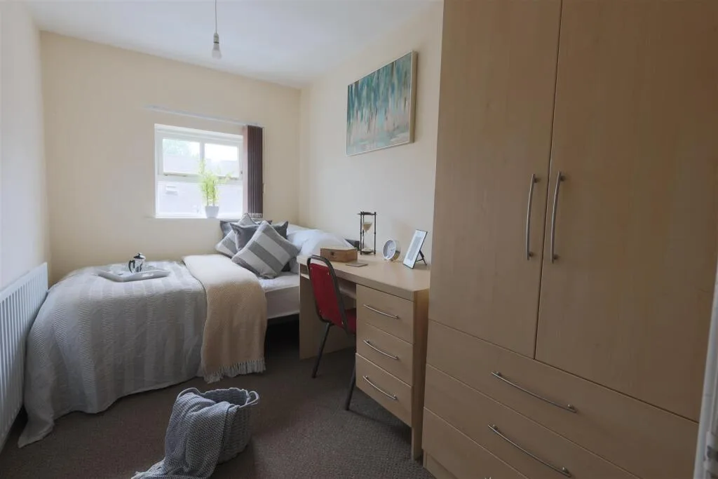 6 bedroom terraced house for rent