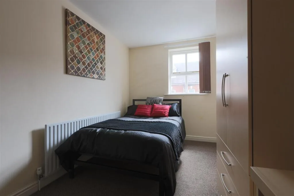 6 bedroom terraced house for rent