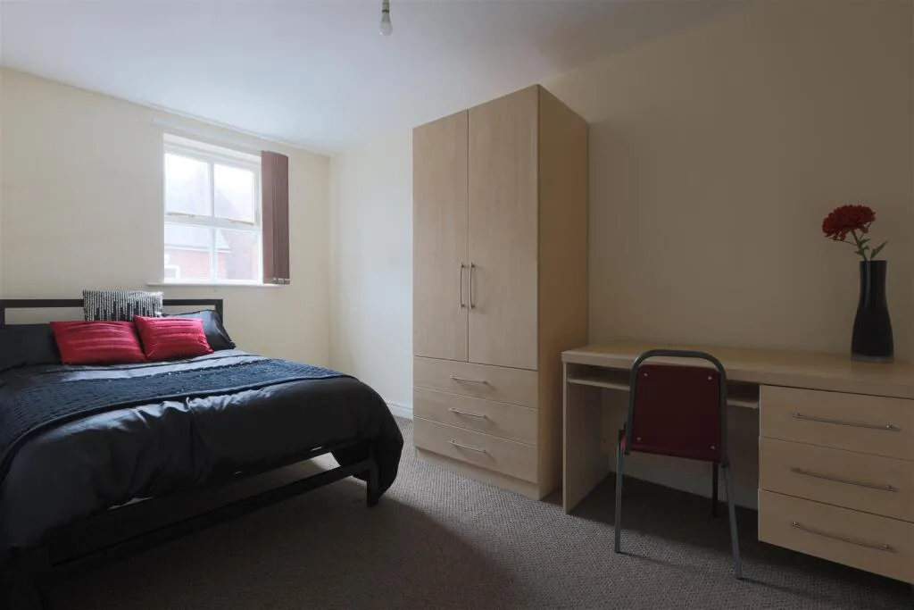 6 bedroom terraced house for rent