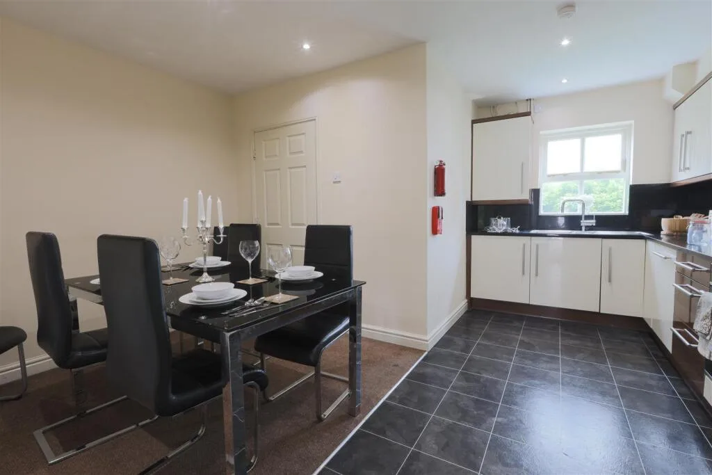 6 bedroom terraced house for rent