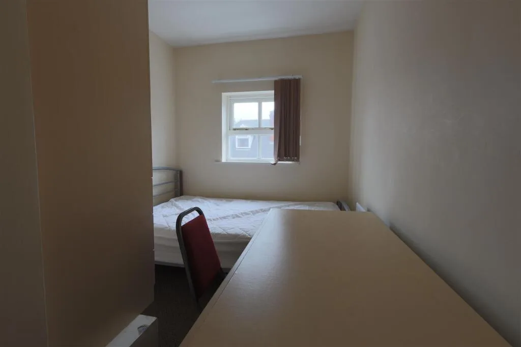 6 bedroom terraced house for rent
