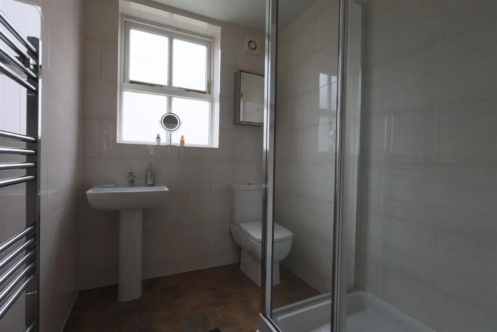 6 bedroom terraced house for rent