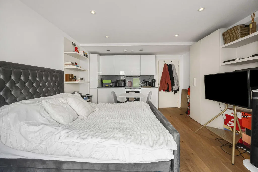 Studio flat for rent