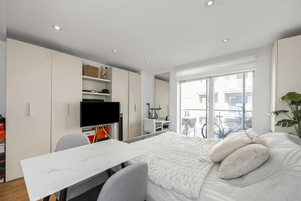 Studio flat for rent