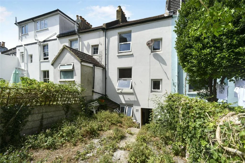 4 bedroom terraced house for rent
