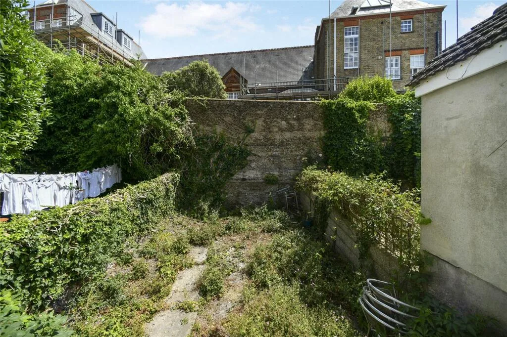4 bedroom terraced house for rent