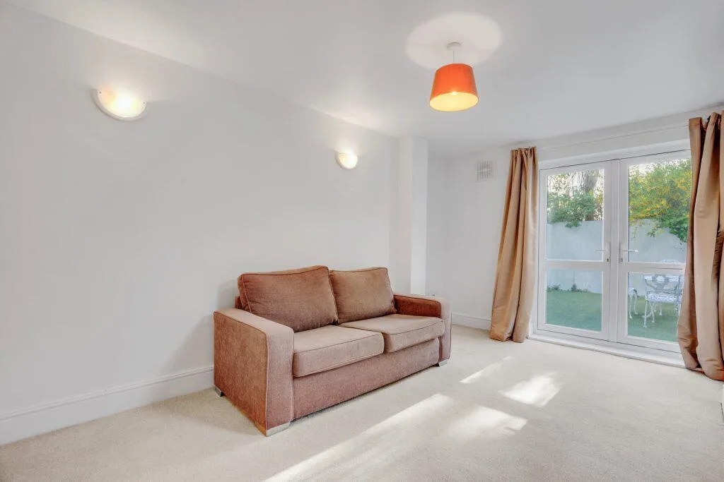 1 bedroom ground floor flat for rent