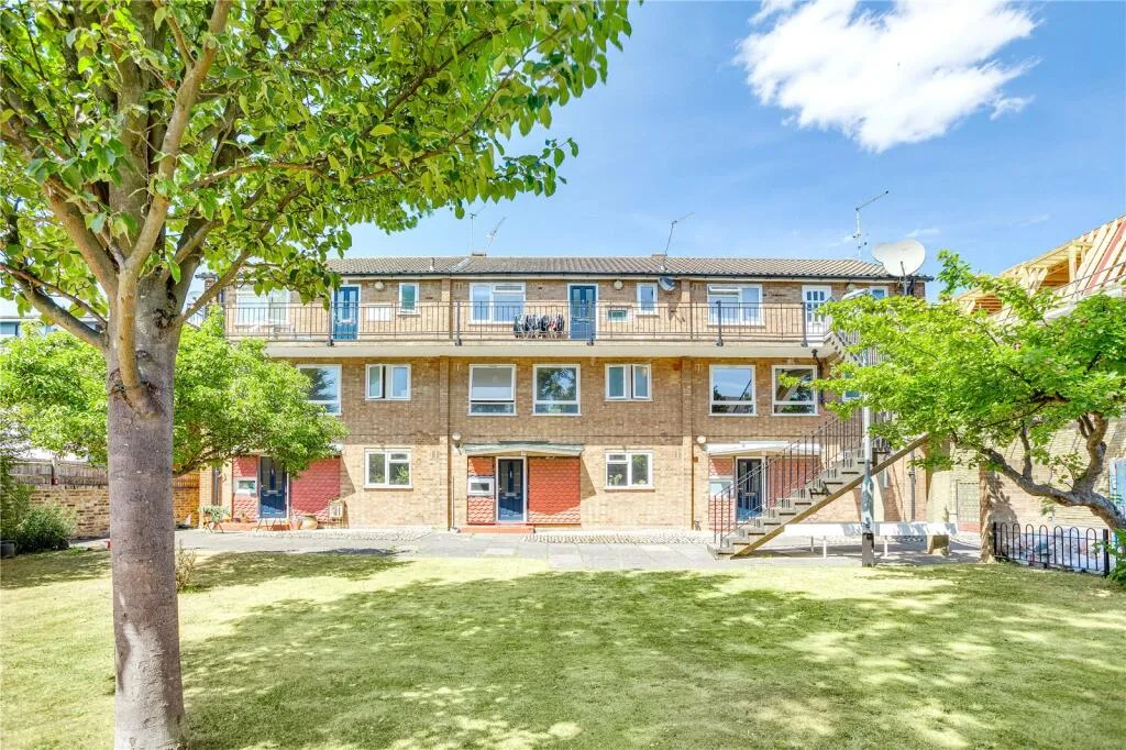 3 bedroom maisonette for rent