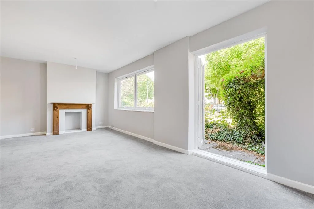 3 bedroom maisonette for rent