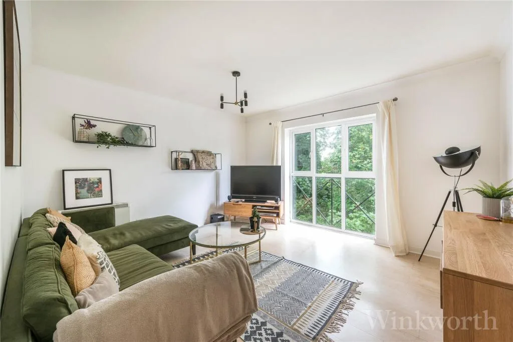 2 bedroom maisonette for rent