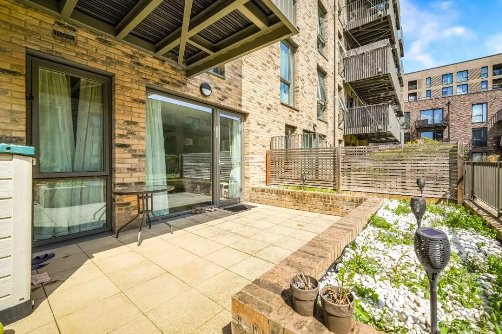 3 bedroom flat for rent