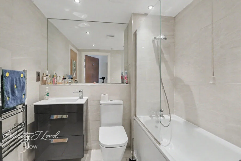 2 bedroom penthouse for rent