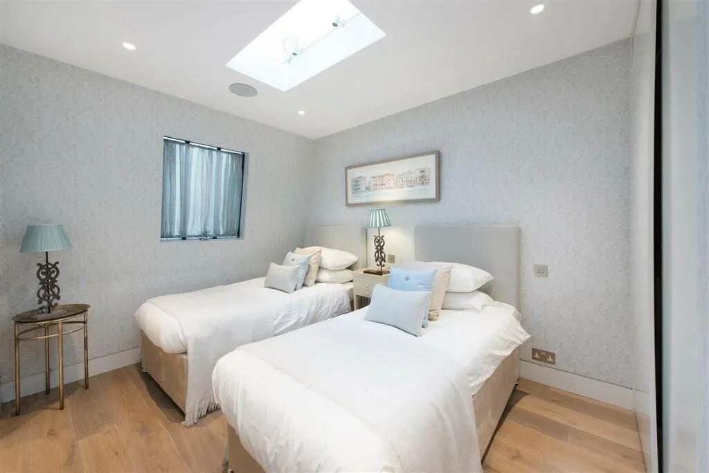 4 bedroom mews property for rent