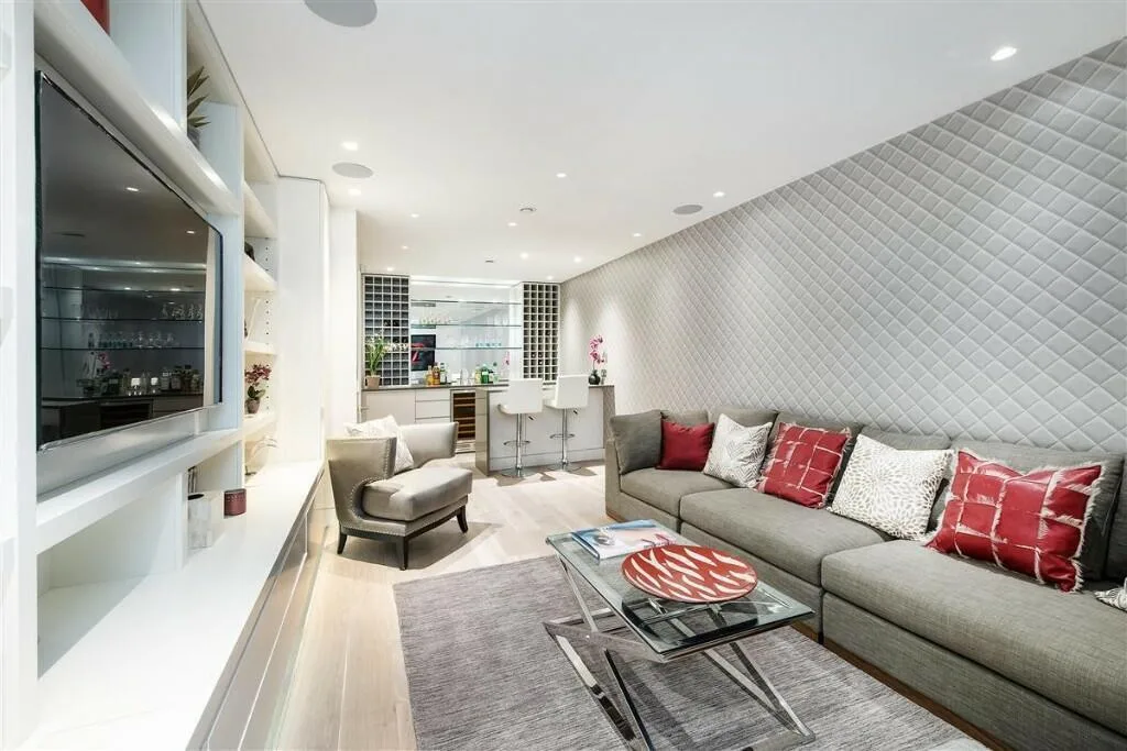 4 bedroom mews property for rent