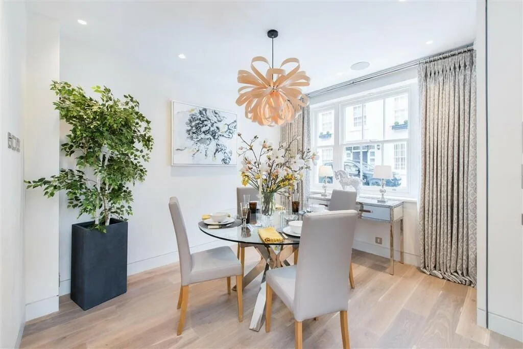 4 bedroom mews property for rent