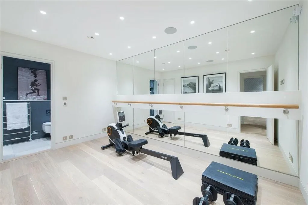 4 bedroom mews property for rent