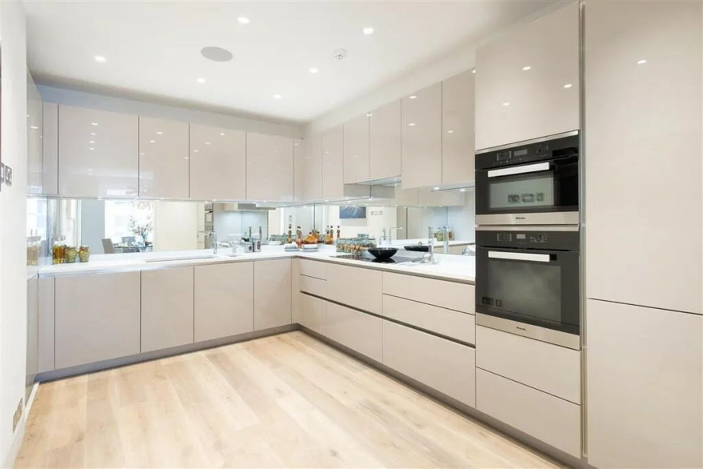 4 bedroom mews property for rent