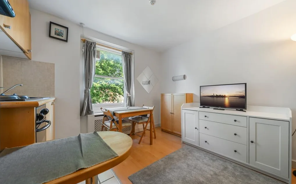Studio flat for rent