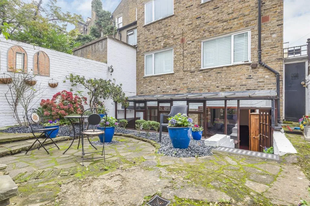 1 bedroom ground floor flat for rent