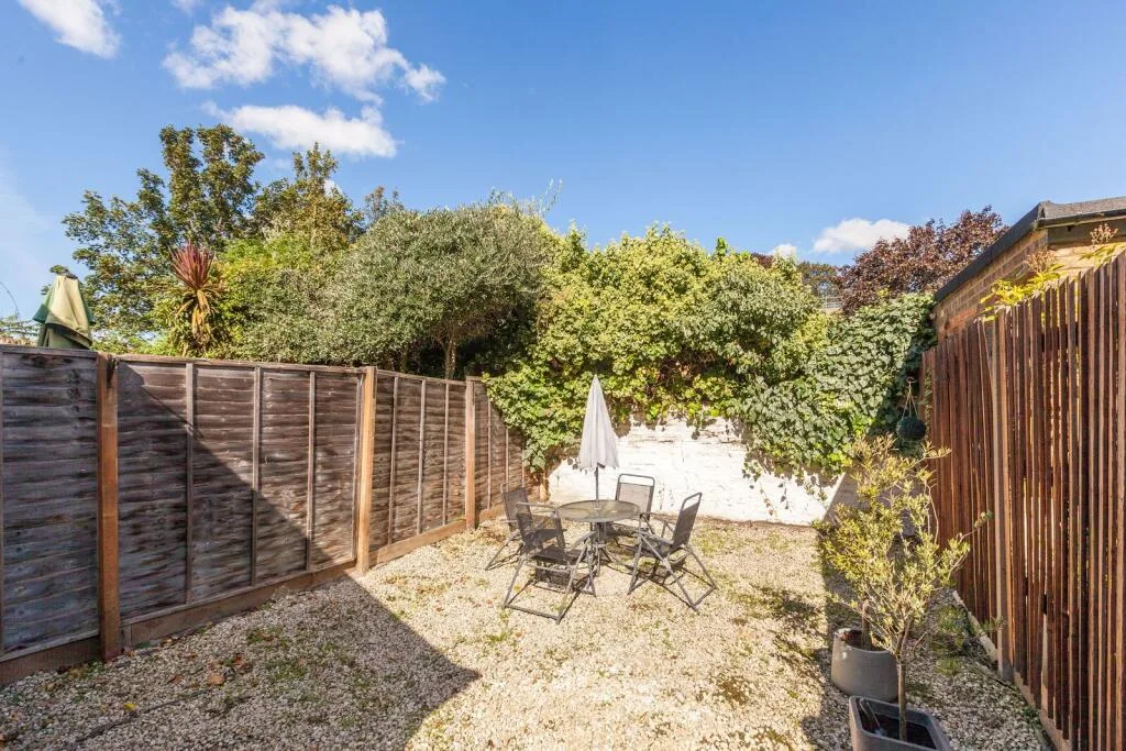 2 bedroom house for rent