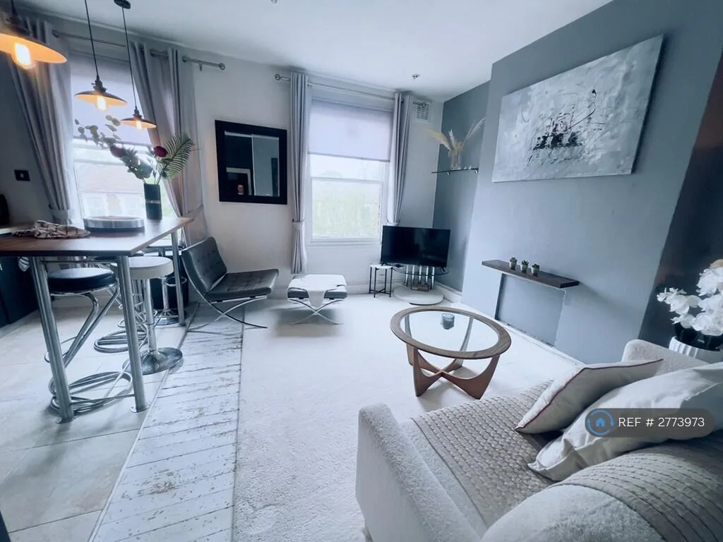 2 bedroom maisonette for rent