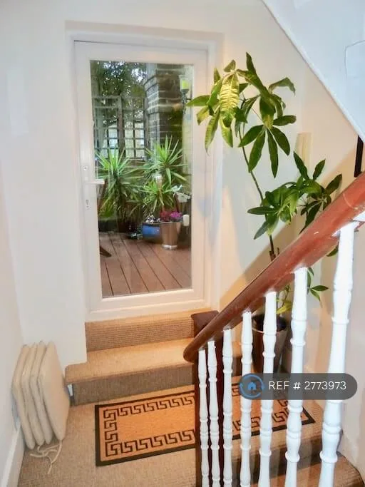 2 bedroom maisonette for rent