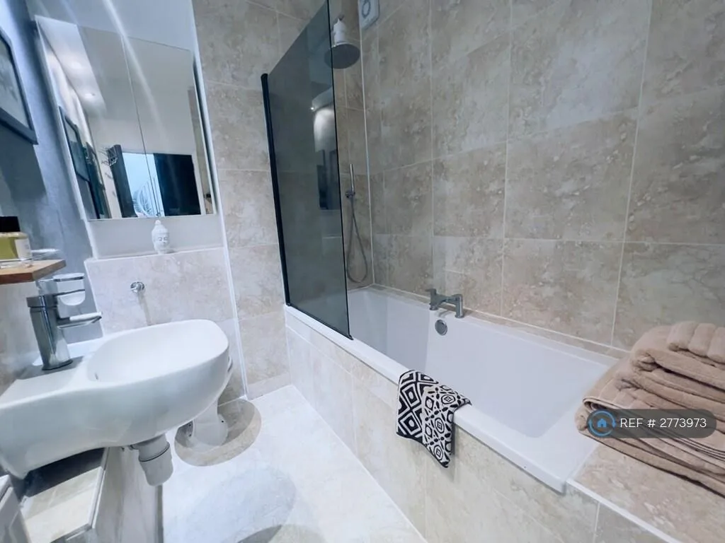 2 bedroom maisonette for rent