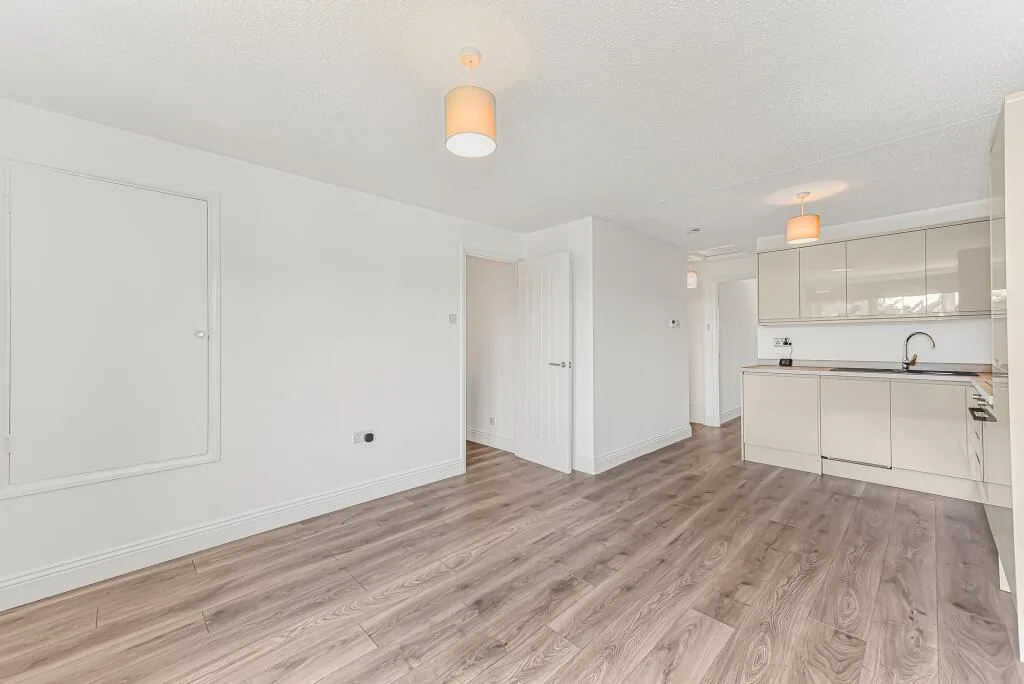 2 bedroom maisonette for rent