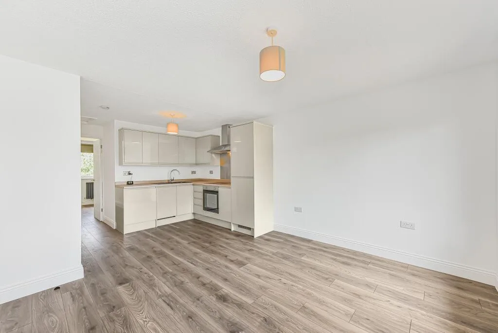 2 bedroom maisonette for rent