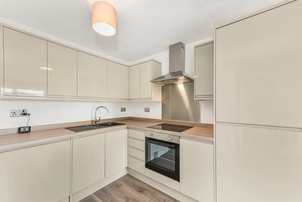 2 bedroom maisonette for rent
