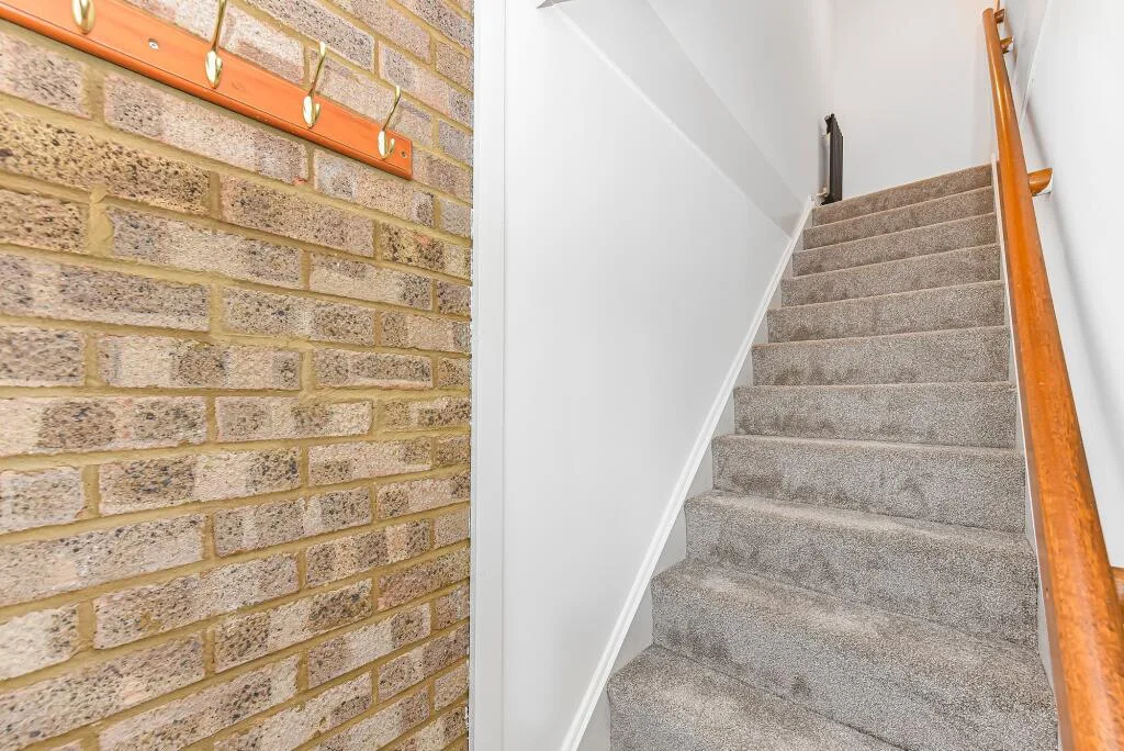 2 bedroom maisonette for rent