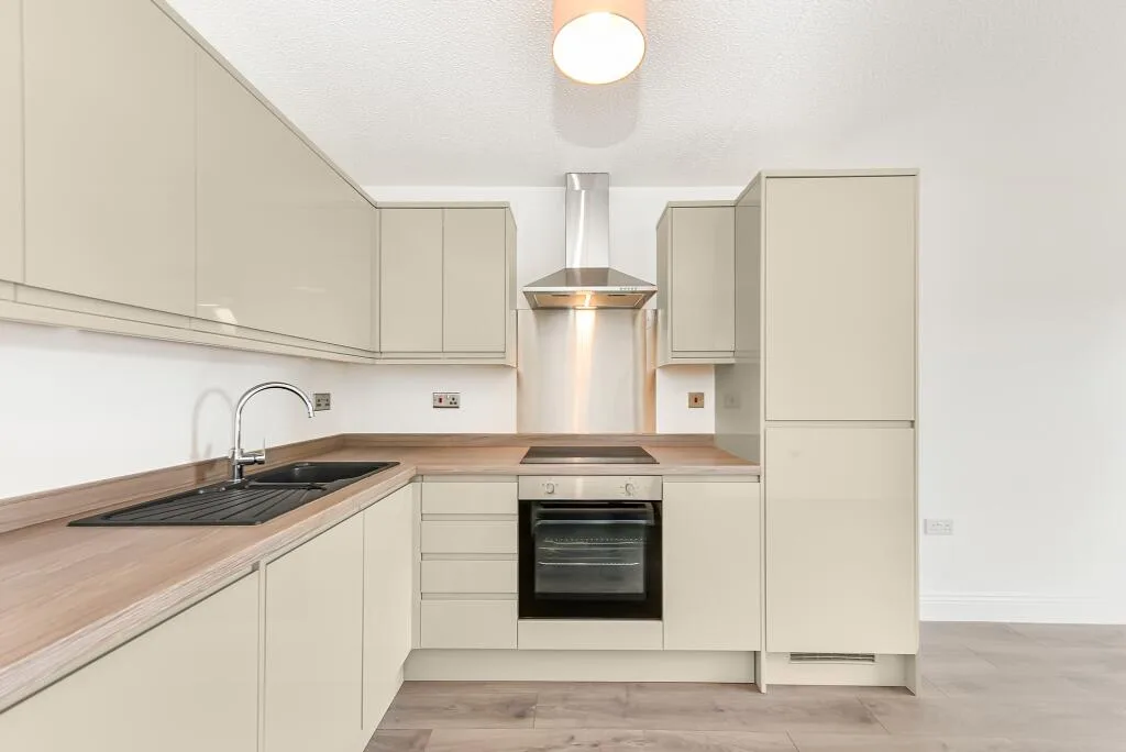 2 bedroom maisonette for rent