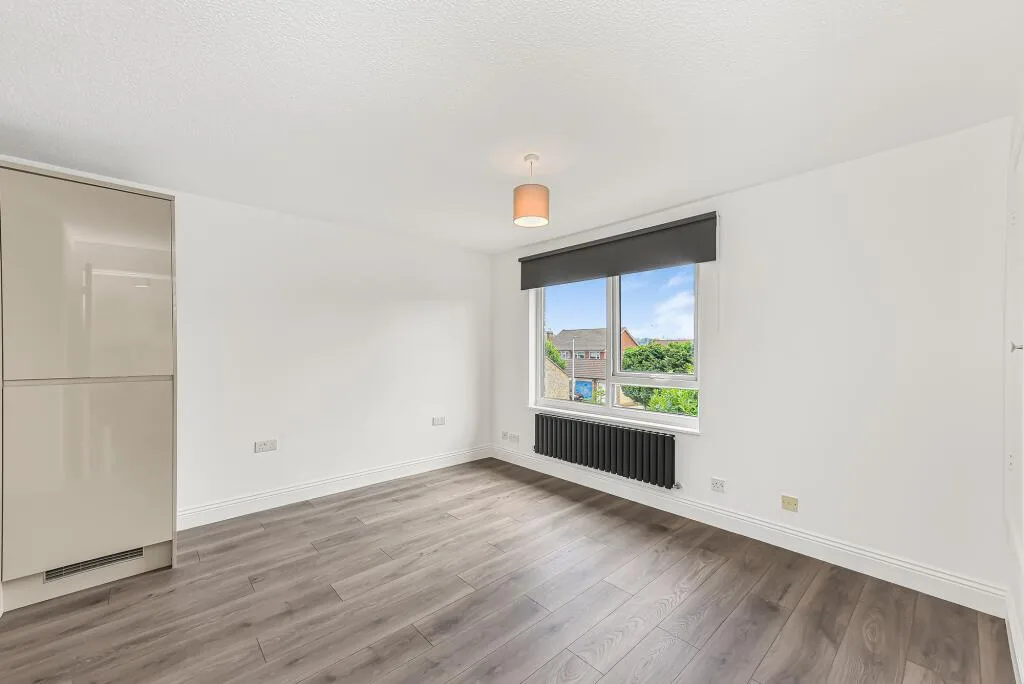 2 bedroom maisonette for rent