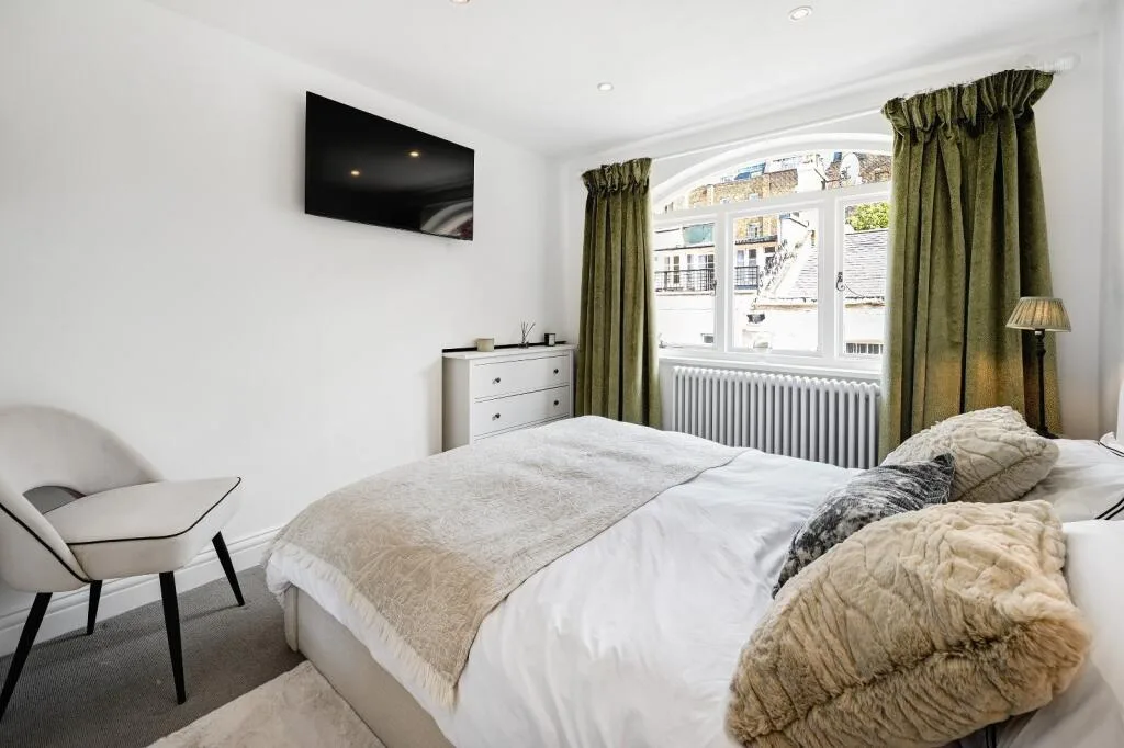 2 bedroom mews property for rent