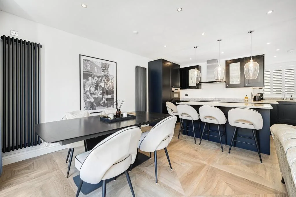 2 bedroom mews property for rent
