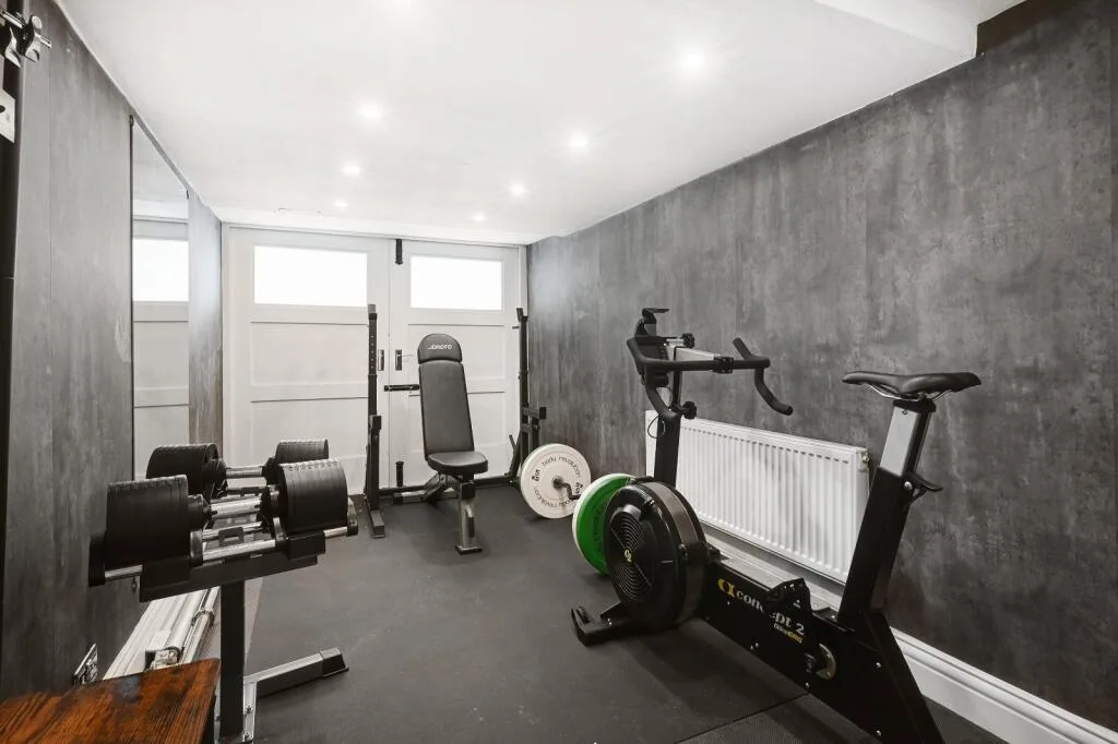 2 bedroom mews property for rent